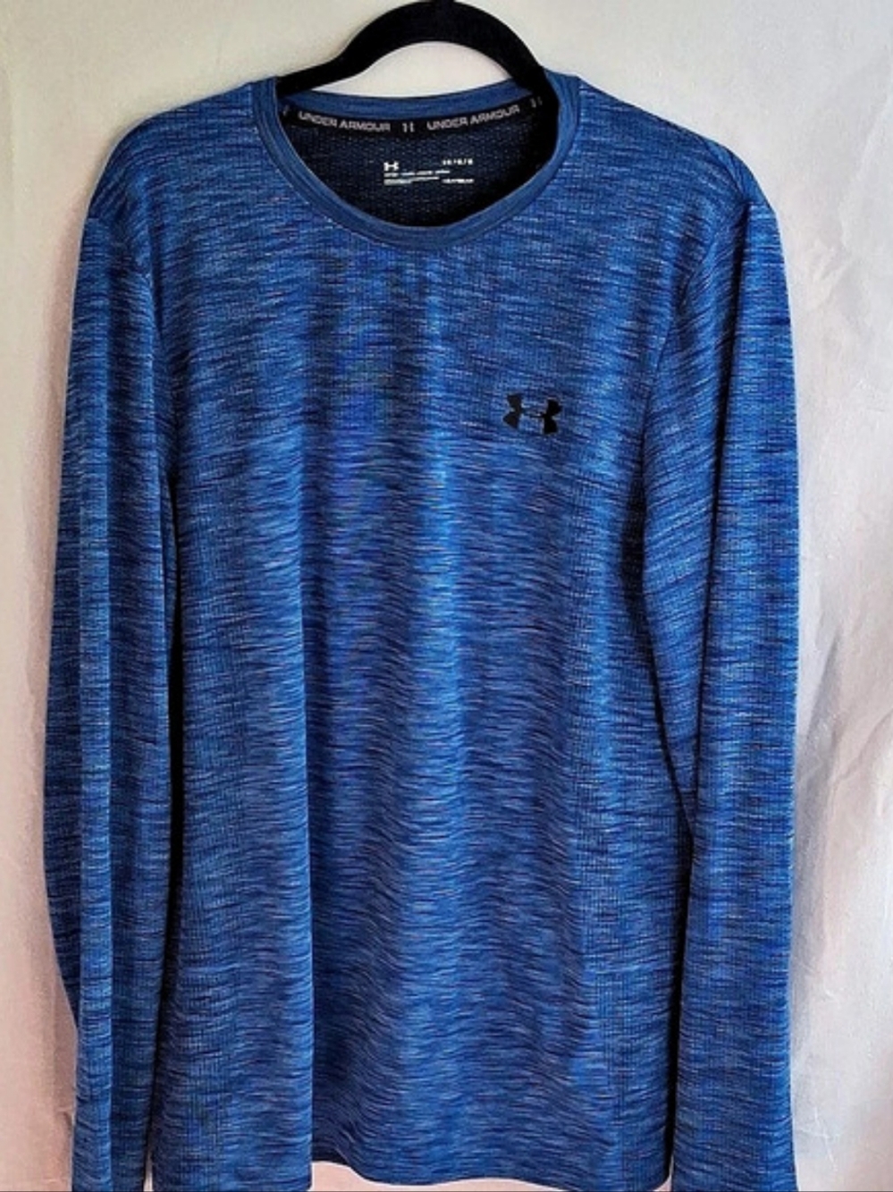 Under Armour HeatGear Long Sleeve Athletic Shirt in Blue Large NWT